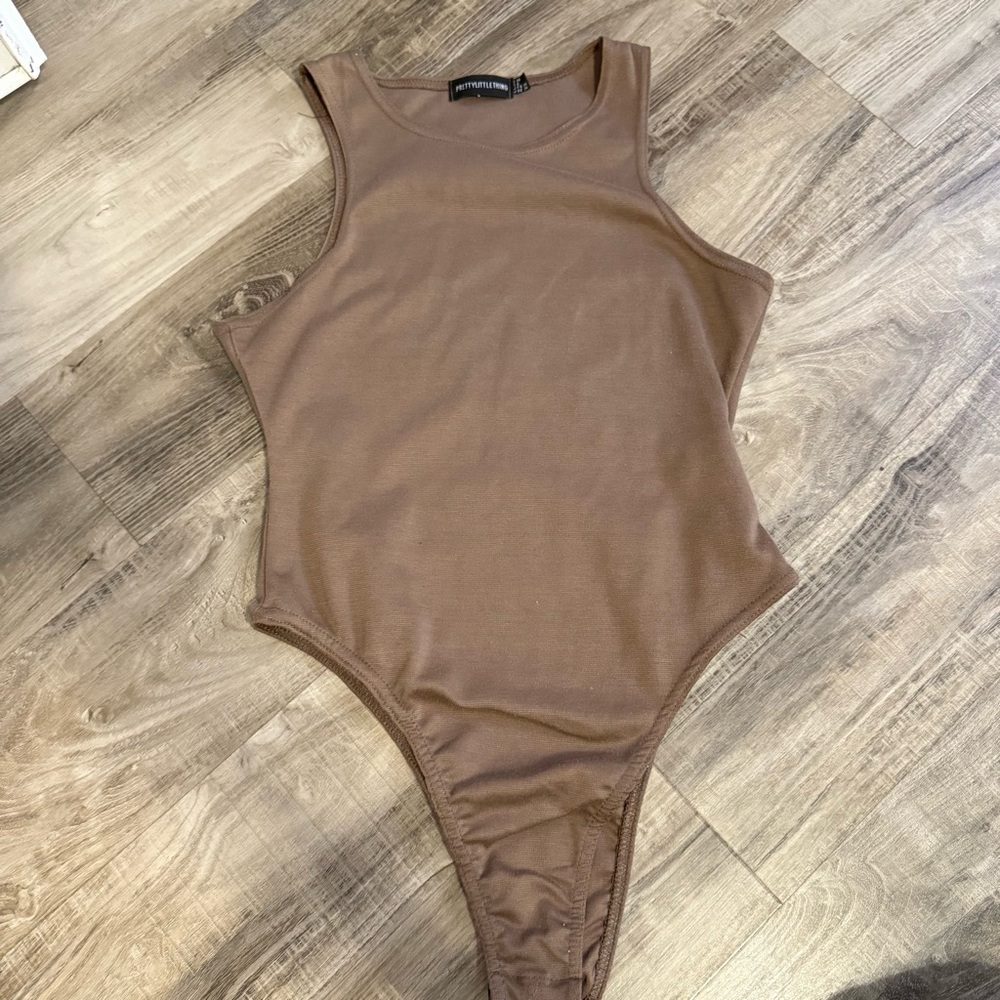 PrettyLittleThing Cocoa Scoop Neck Top